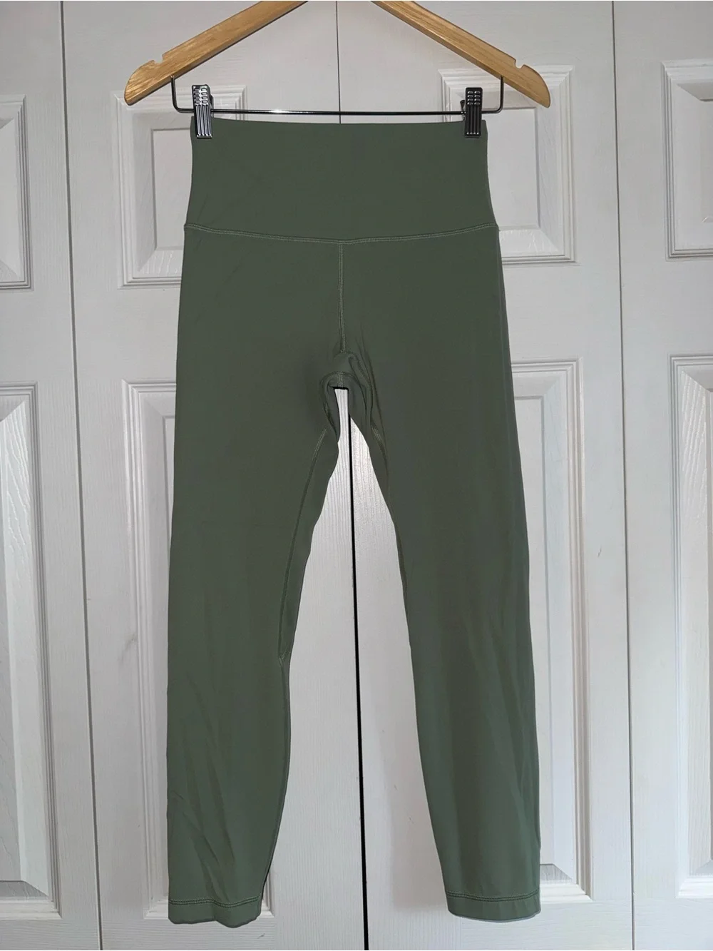 Lululemon crop leggings size 6/L 25